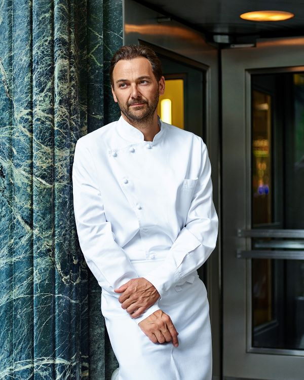 Daniel-humm-credit-ye-fan-web.